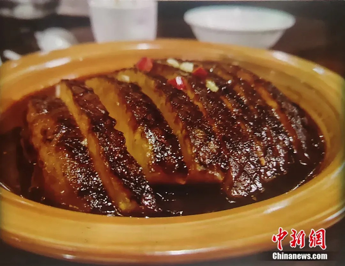 冬瓜扣肉。记者 鲁毅 摄