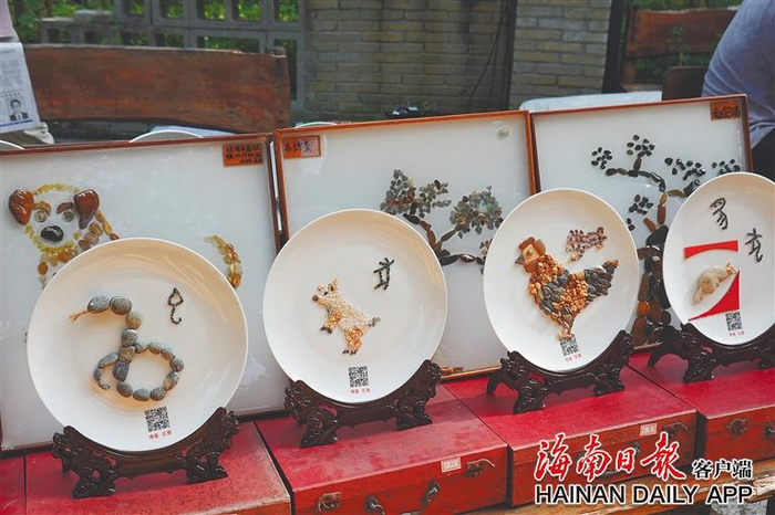 石头工艺品。海南日报全媒体记者吴心怡 摄