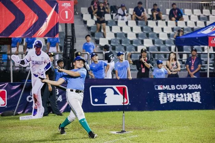 MLB CUP青少年棒球公开赛春季总决赛上，小球员挥棒挑战大谷