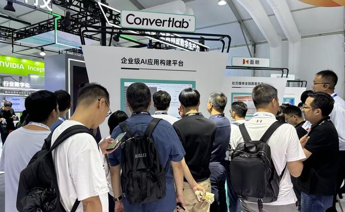 Convertlab展台前咨询交流络绎不绝