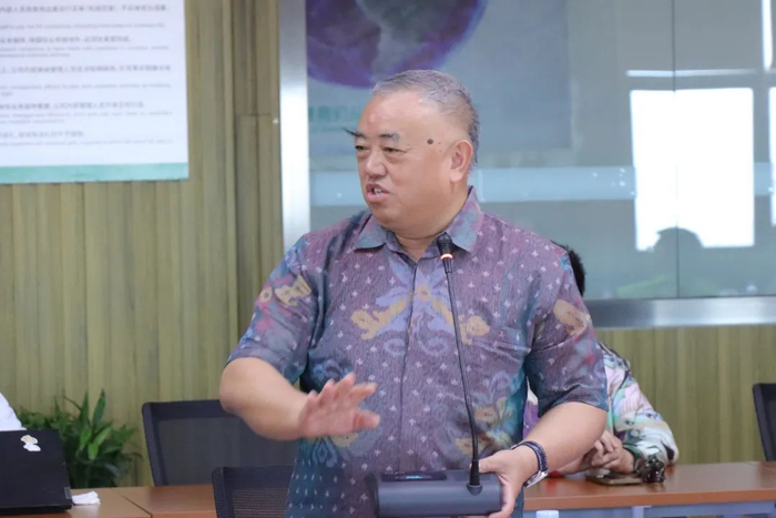 ▲格林美董事长许开华教授发言