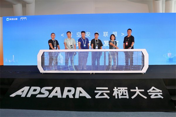 图示：小牛电动、中通快递、丰图科技、跨越速运、货拉拉、高德云图