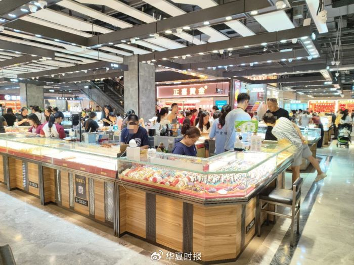 9月18日深圳水贝黄金市场。梁宝欣/摄