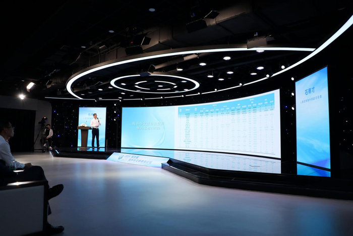 人民日报海外网发布《2024海外华文新媒体创新发展报告》。（刘子豪 摄）