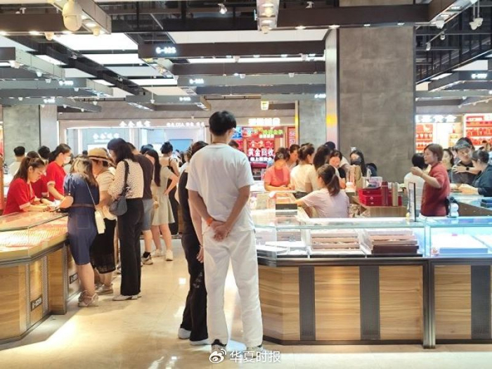 9月18日深圳水贝黄金市场。梁宝欣/摄