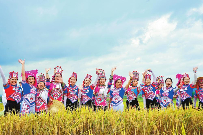 9月21日，文山州举办“唱支山歌给党听·喜迎国庆庆丰收”合唱节暨2024年农民丰收节活动。本报记者 王世涵 摄