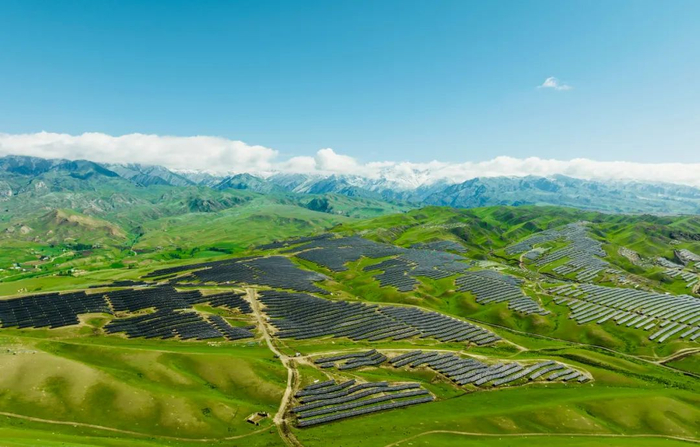 2024年5月，中国绿发新疆尼勒克项目首期200万千瓦光伏项目成功并网