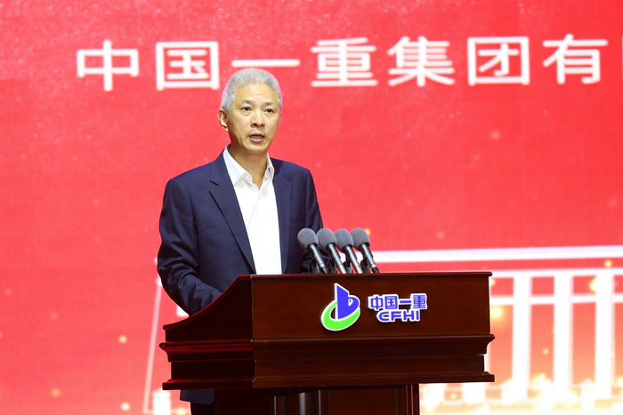 中国一重党委书记、董事长徐鹏讲话（ 李玉龙摄影）