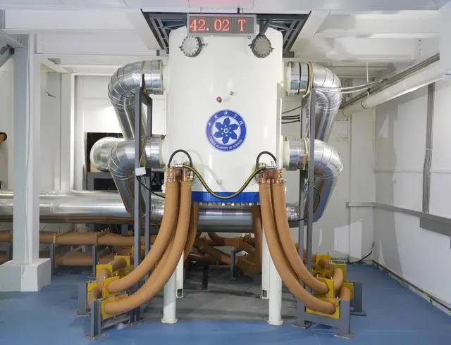 稳态强磁场42.02万高斯水冷磁体（中国科学院合肥物质科学研究院供图）