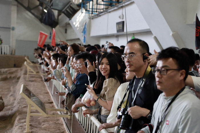 “2024相约丝博会 全国主流媒体看陕西”主题采访活动采访团走进秦始皇帝陵博物院