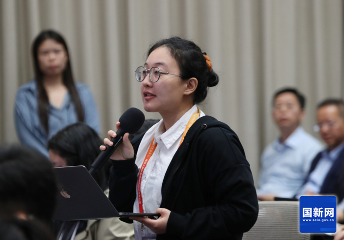 北京青年报记者提问（赵一帆 摄）