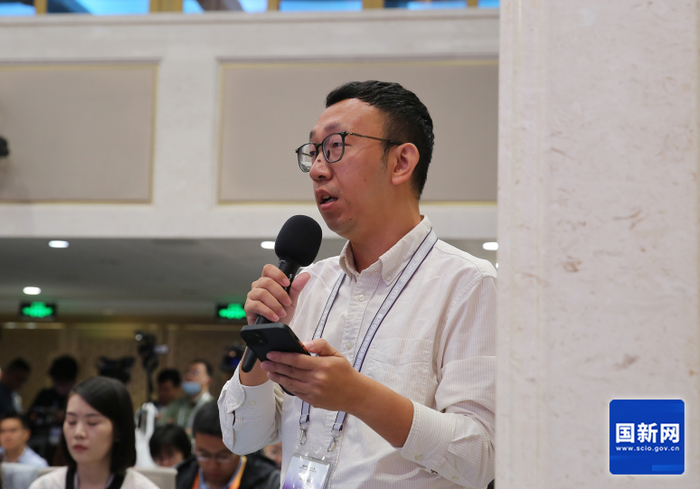 红星新闻记者提问（赵一帆 摄）