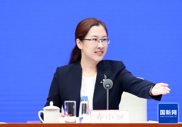 寿小丽邀请记者提问（栾海军 摄）