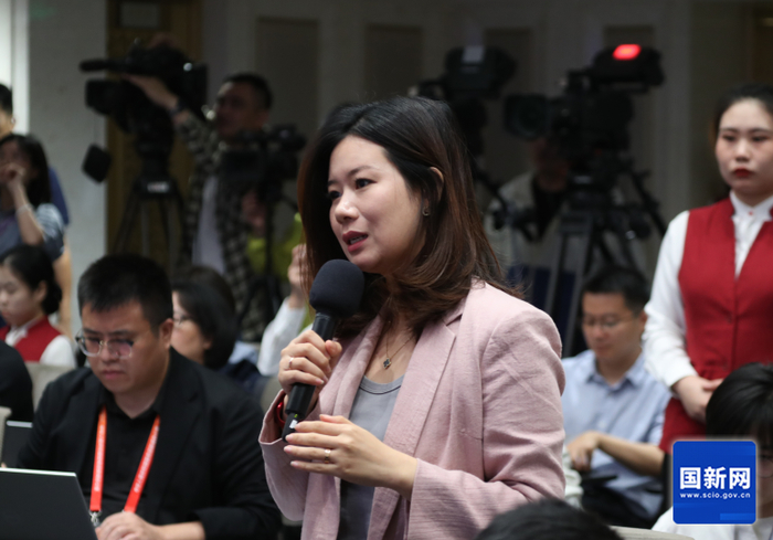 第一财经记者提问（赵一帆 摄）