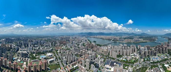 清远市区鸟瞰图。清远日报记者 江元威  摄