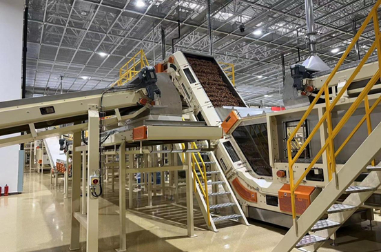 （玉溪卷烟厂就地技改项目的制丝车间。王晓明2024年8月摄）