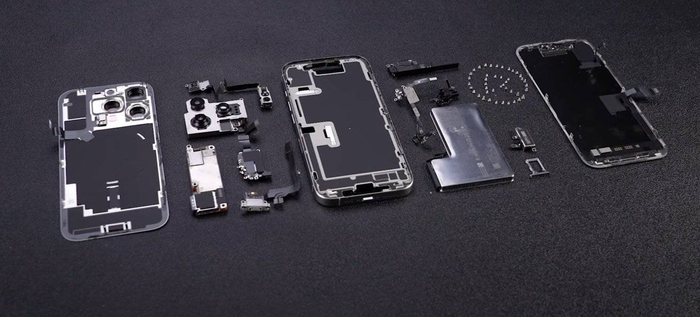 ▲ 完全拆解的 iPhone 16 Pro，图片来自 YouTube 博主 Rewa Technology