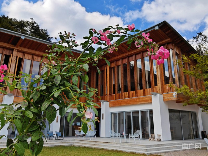 “茭香田园”餐厅。马畈村是茭白产业省级“一村一品”村（央广网记者  赵家慧摄）