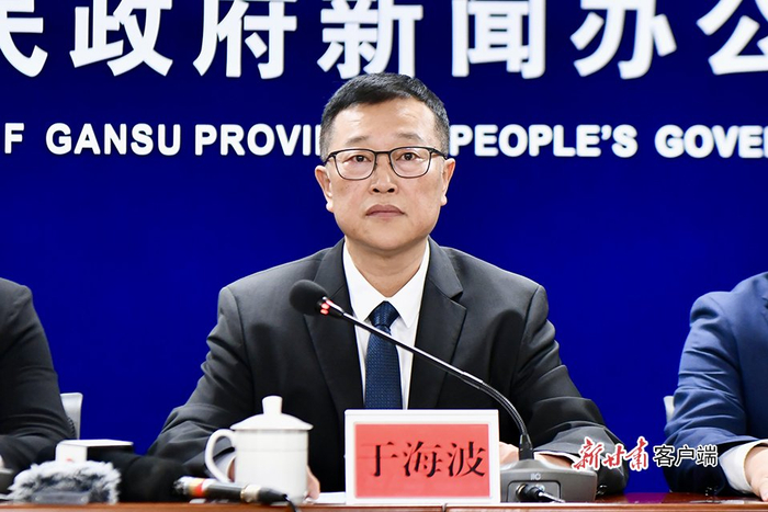 省政府国资委副主任于海波　　