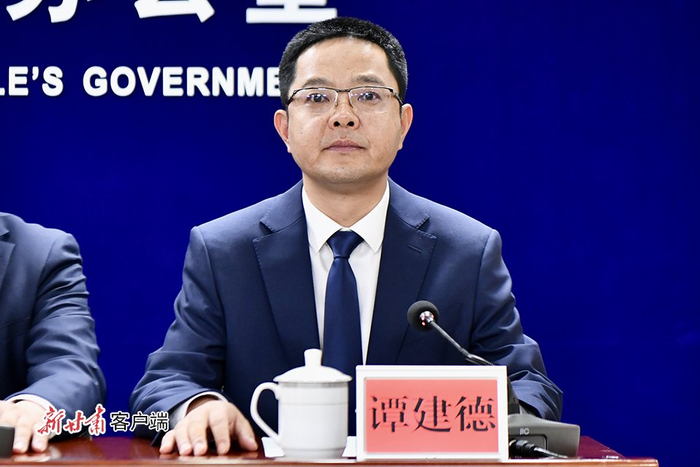 张掖丹霞文化旅游股份有限公司董事长谭建德　　