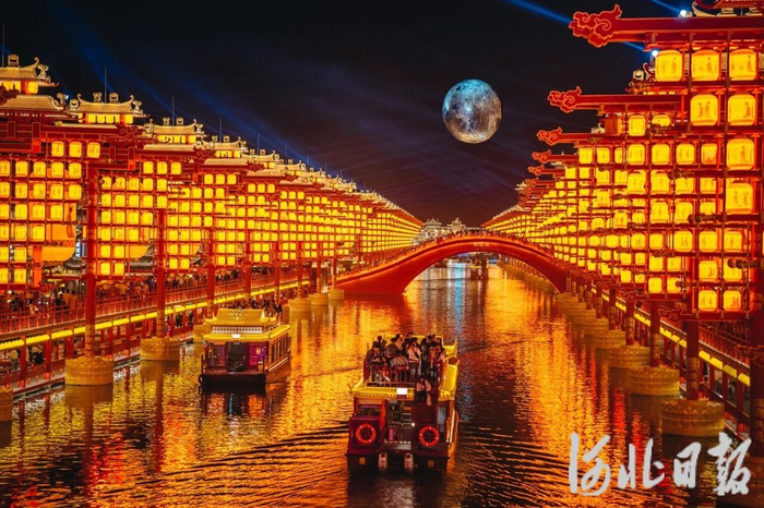 中秋假期，唐山丰南河头老街热闹非凡。 河头老街景区供图