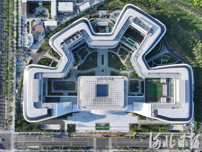9月26日，中国星网雄安总部项目正式竣工验收，标志着首家疏解北京非首都功能的央企总部正式竣工交付，入驻雄安。记者李畅摄