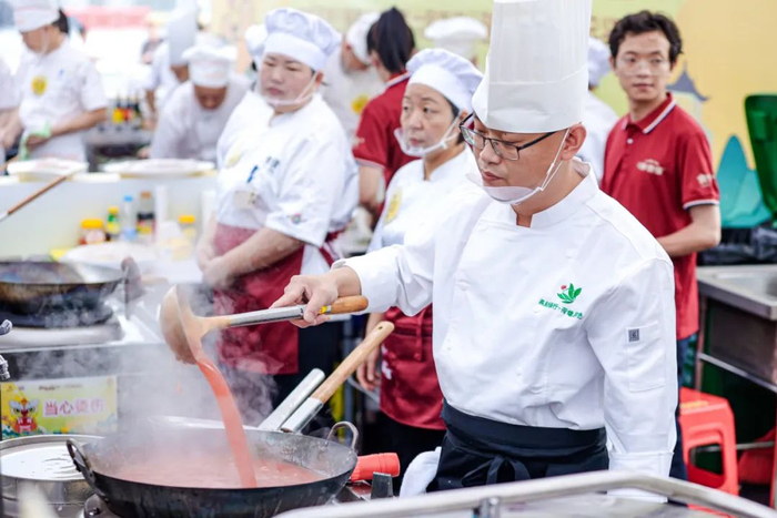 △厨师们同台竞技。
