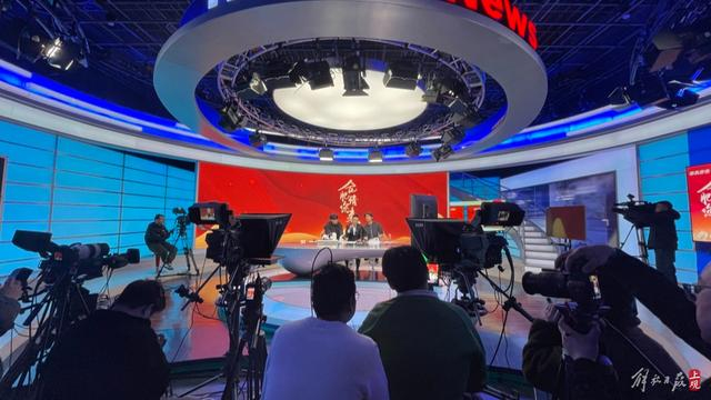 张庆杨、张开杨在直播带岗现场。巩持平摄