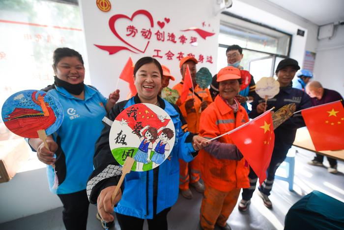 “祝福祖国母亲生日快乐！”（宁夏日报记者　马楠　王洋　文/图/视频）