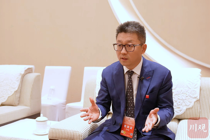 姜兴兴接受川观新闻记者专访。