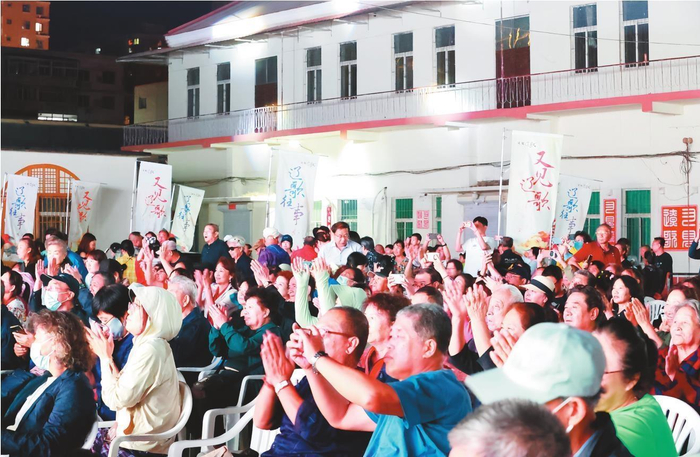         辽宁歌舞团（辽宁民族乐团）带着精品节目再回辽歌大院，台上台下涌动着特别的情愫。受访者供图