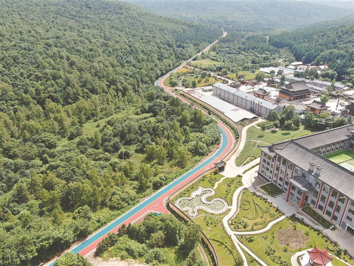 美丽的彩虹公路。图片由汤原县交通运输局提供