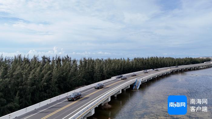 车辆行驶在海南环岛旅游公路昌江段。昌江融媒体中心供图