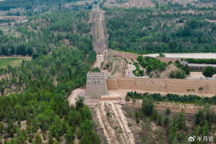 榆林镇北台附近的长城生态防护林带 邵瑞 摄