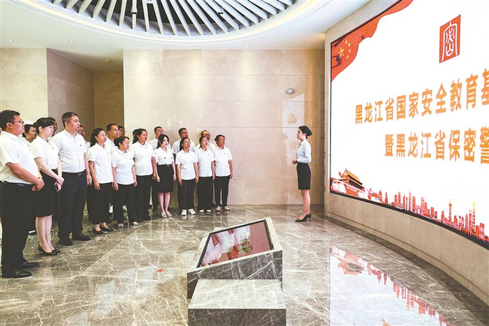     参观国家安全教育基地。