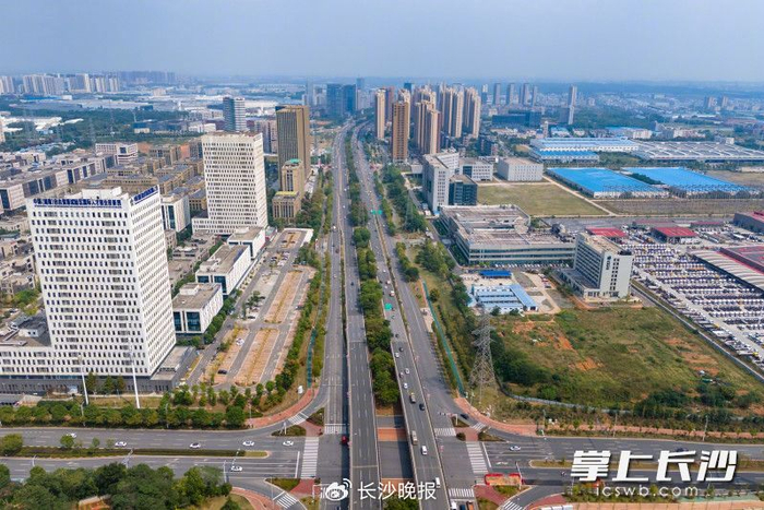 人民东路航拍。长沙晚报全媒体记者 郭雨滴 摄