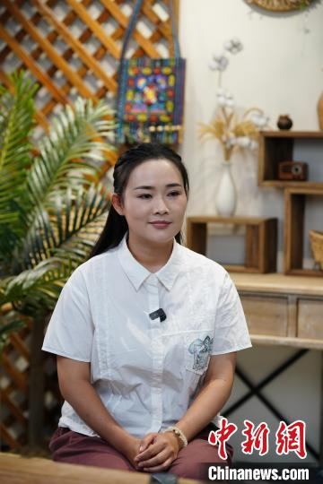 图为“滇西小哥”在昆明接受中新网专访。中新网记者 刘冉阳 摄