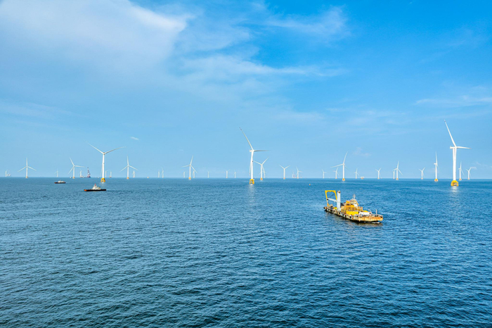 图为广投集团推进建设的广西首个防城港海上风电项目