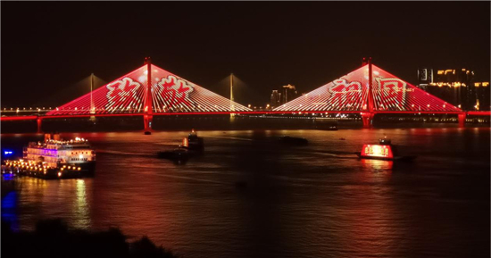 △2020年国庆，武汉长江灯光秀国庆特辑《致敬祖国》。