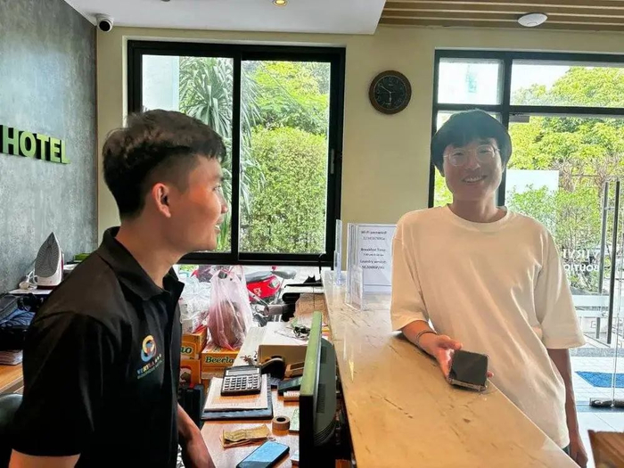 @和alun一起聊天，他练中文，我了解老挝