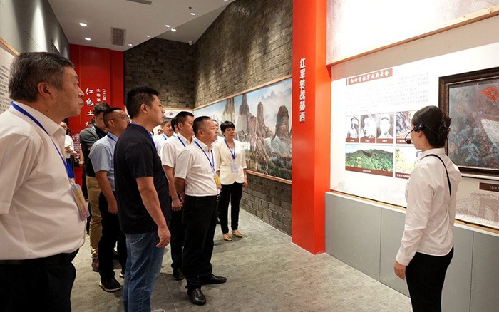 红色场馆里的红色展陈成党史教育“实景课堂”。郧轩文摄