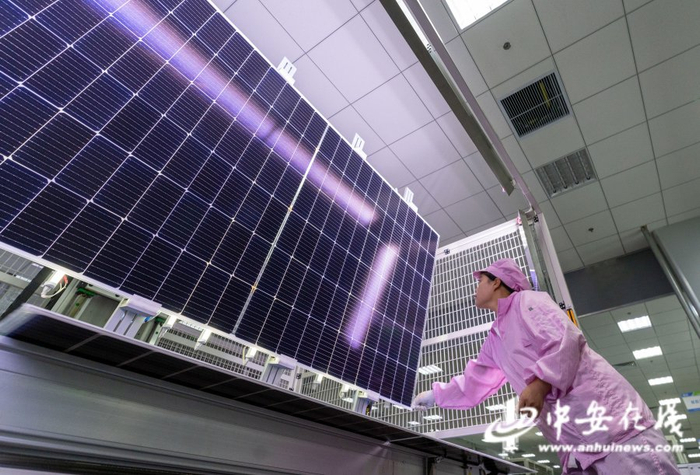 合肥协鑫集成生产车间