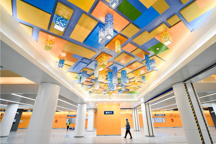 2023年，地铁17号线北段天通苑东站“万家灯火”设计亮相。邓伟摄
