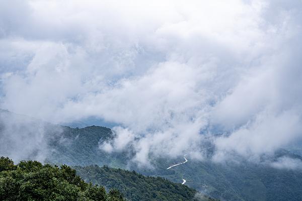 云南普洱，人为干扰最少、景东县的哀牢山景色/图源自视觉中国