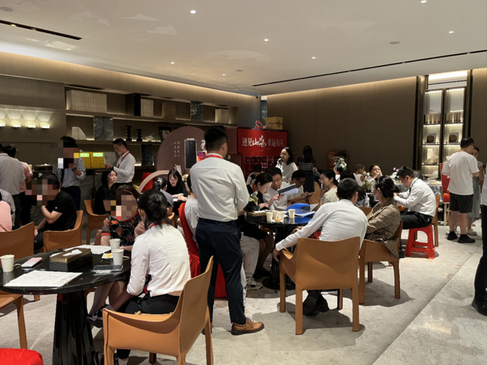 　金众云山海公馆售楼处现场&nbsp;图源 | 每经记者 陈荣浩 摄