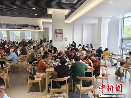 国庆期间，衢州政府食堂开门迎客。受访者供图