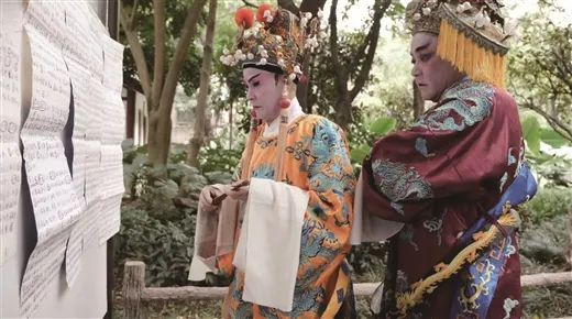 演员在看节目表。受访者供图