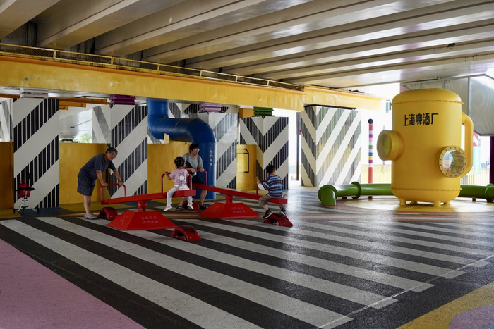 上海“梦核公园”，位于曹杨路桥下。澎湃新闻记者 陈悦 图