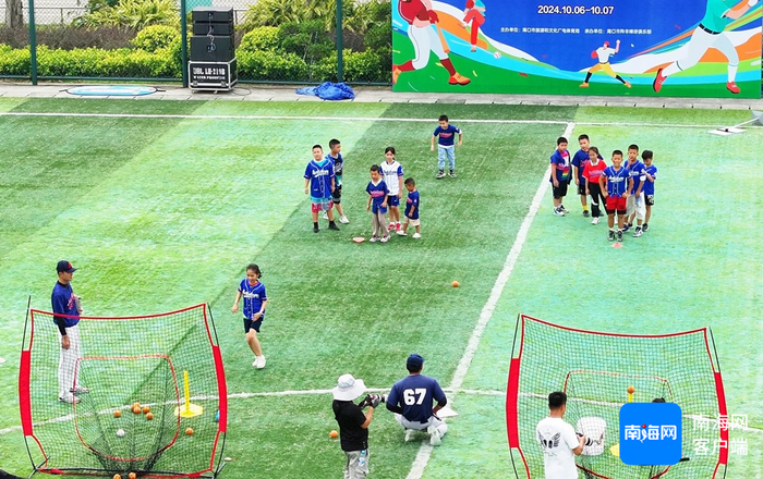 海口市青少年运动季棒垒球对抗赛现场。海口市旅文局供图