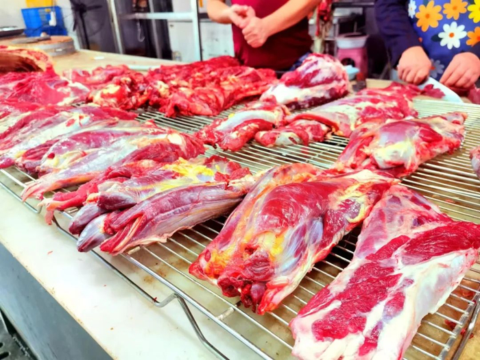 40元一斤的腱子肉是宁波消费者比较喜欢的牛肉。记者 黎莉 摄